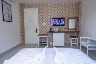Royal Hotel - 4