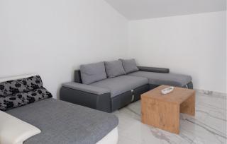 2 Bedroom Stunning Apartment In Turanj - Turanj - 8
