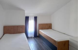 2 Bedroom Stunning Apartment In Turanj - Turanj - 3
