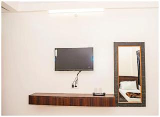 HOTEL Sai ! Samarpan Near Shri Sai Baba Temple Shirdi - Best Budget Hotel In Shirdi - Shirdi - 4