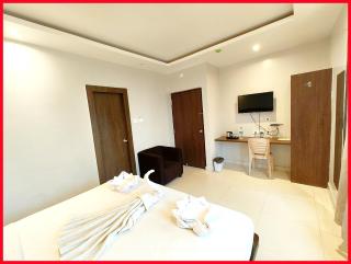 HOTEL HOME TOWN Near Jagannath Temple - Sea Beach - Fully Air conditioned & Spacious Luxuary Rooms - Free Wifi & Parking Facilities - A Heart of The City - Puri - 2
