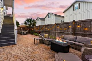 Blue Surf Lane Miramar Beach Home w Pool Firepit Golf Cart Quick Beach Access - Destin - 7