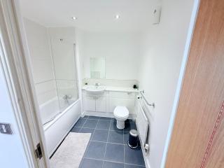 Luxury 2Bed Room Riverview Apartment - 4