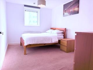 Luxury 2Bed Room Riverview Apartment - 6