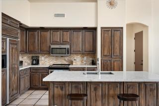 Barwick is a private oasis Practice on the putting green shoot pool and enjoy this city getaway. - 2