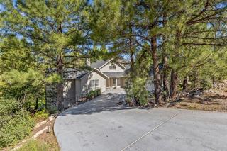 ACE - A Hole in One Right on the Golf Course Hot Tub Mt Views Pines - 1