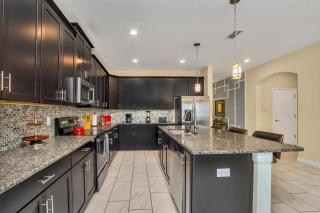 Last Minute Disney Getaway! Private Pool, Hot Tub & Games Room. Book Now! #44325 - Kissimmee - 4