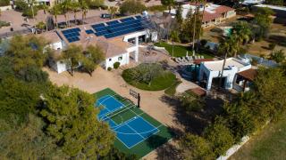 Entertainers Paradise ArcadeGolf SimuPickleballTheaterGymSwim-up Bar - Scottsdale - 2