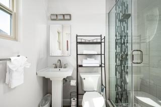 Endless entertainment and 1.5 miles from Old Town stay at Sunbaked Terrace - 1