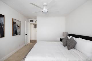 Theater swimming and large backyard at Adobe Modern. Nearby high-end experiences and golf course - Scottsdale - 1