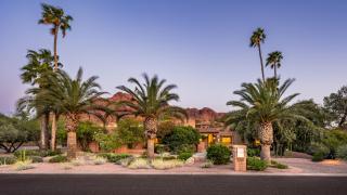Grand Camelback views home with jacuzzi and pool. - Phoenix - 5