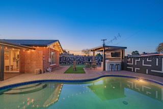 Scottsdale Sunflower - Entertainers Backyard - Old Town - Scottsdale - 9