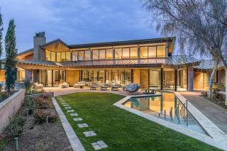 Indoor pool 2.5 acres gym with sauna At Hideaway Estate - Scottsdale - 9