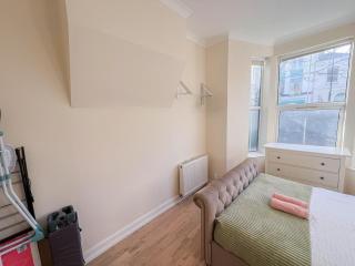 1-Bedroom flat with small garden & Paid Parking in Finsbury Park, Highbury - Londra - 1