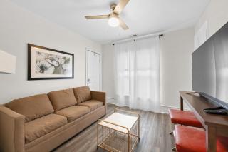 2nd-Floor Retreat in Vibrant Detroit 2 Bedroom - Detroit - 9