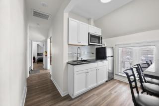 2nd-Floor Retreat in Vibrant Detroit 2 Bedroom - Detroit - 6