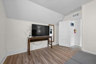 2nd-Floor Retreat in Vibrant Detroit 2 Bedroom - Detroit - 1