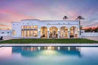 Mystique Paradise modern mixed with eclectic treasure - Scottsdale - 9