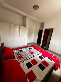 Appartement Jardin Dachille - Résidence Shalom Bonamoussadi avec Wifi, Clim, Parking, Gardien 24h - Douala - 1