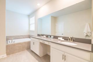 Last Minute Disney Getaway! Private Pool, Hot Tub & Games Room. Book Now! #48515 - Kissimmee - 4