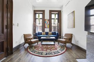 3BR NYC Brownstone Game Room Backyard Patio - New York - 7