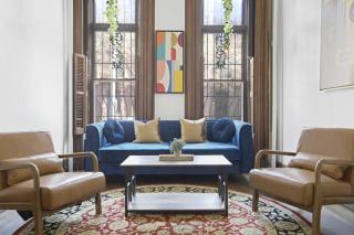 3BR NYC Brownstone Game Room Backyard Patio - New York - 5