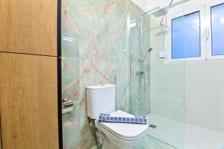 Acropolis Luxurious Apartment 100 Mbps Metro Garden - 2