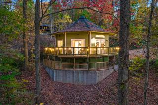 Play Arcade Games Make Firepit Smores Explore Downtown Blue Ridge in Minutes - Trails End - Blue Ridge - 7
