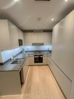 Luxurious 3-Bedroom & 3 Bathroom flat with Indoor fireplace and patio in central Mayfair - 5