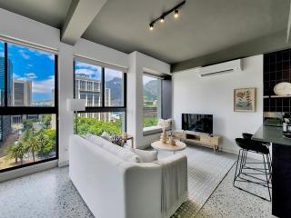 9th floor modern, elegant stay in City Pool - 9