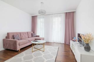 Cosy & Bright Apartment with Parking on the Cystersów Street by Noclegi Renters - Cracovia - 0