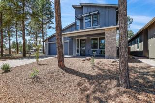 Newly Built Exquisite Luxury Home Perfect Location Central AC Fire-Pit and so much more - Flagstaff - 8