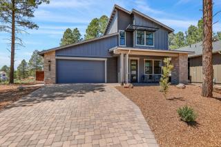 Newly Built Exquisite Luxury Home Perfect Location Central AC Fire-Pit and so much more - Flagstaff - 9