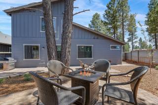 Newly Built Exquisite Luxury Home Perfect Location Central AC Fire-Pit and so much more - Flagstaff - 3