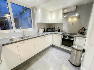 Spacious 3-bedroom flat in Holloway with unique central patio with FREE Wi-Fi - Londra - 1