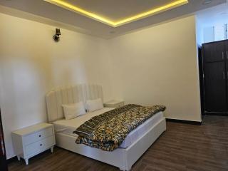 Mount Vista Luxury Apartments - 3