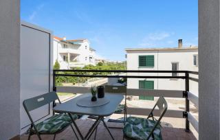 One Bedroom Cozy Apartment In Betina - 9