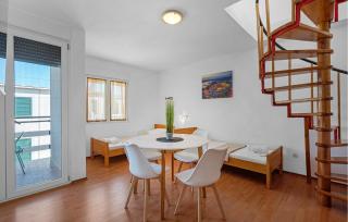 One Bedroom Cozy Apartment In Betina - 8