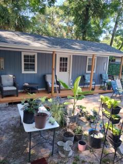 Tiny home barn style in backyard with Animals - Orlando - 0