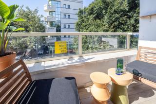Stylish 3BR Apt w Balcony 5 min Walk from Beach with Shelter by Sea N' Rent - Tel Aviv - 0