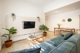 Stylish 3BR Apt w Balcony 5 min Walk from Beach with Shelter by Sea N' Rent - Tel Aviv - 5