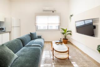 Stylish 3BR Apt w Balcony 5 min Walk from Beach with Shelter by Sea N' Rent - Tel Aviv - 2