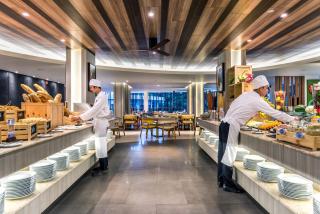 Holiday Inn Resort Phuket Karon Beach by IHG - Karon Beach - 5