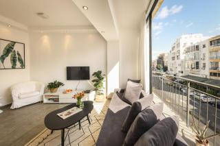 Charming 1 BR Apt w Sliding Window in Tel Aviv and Shelter by Sea N' Rent - Tel Aviv - 9