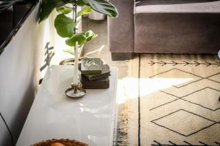 Charming 1 BR Apt w Sliding Window in Tel Aviv and Shelter by Sea N' Rent - Tel Aviv - 4