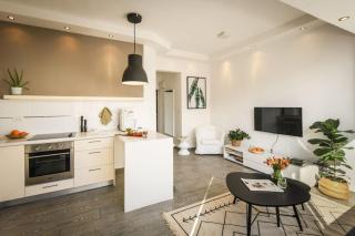 Charming 1 BR Apt w Sliding Window in Tel Aviv and Shelter by Sea N' Rent - Tel Aviv - 3