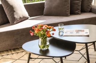 Charming 1 BR Apt w Sliding Window in Tel Aviv and Shelter by Sea N' Rent - Tel Aviv - 2