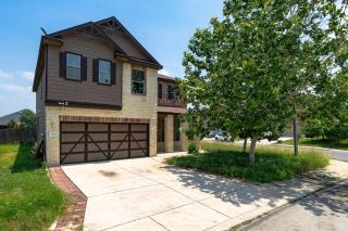 Family-Perfect 4BR House - Fenced Yard & Style - San Antonio - 0