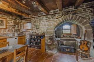 Maison en granite typique à Chaumeil avec cheminée - Chaumeil - 9