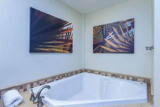 Waipouli Beach Resort Penthouse Exquisite Ocean & Pool View Condo! - Kapaa - 1